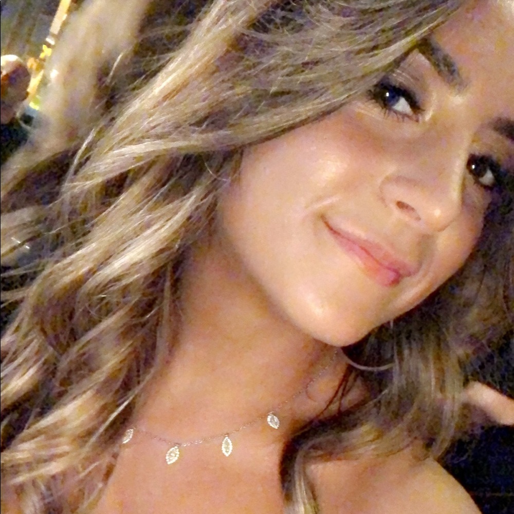 Meet your Posher, Laurell